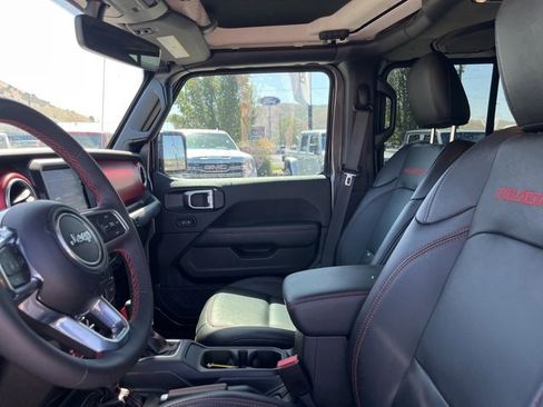 Used 2023 Jeep Gladiator Rubicon w/ Cold Weather Group image 12