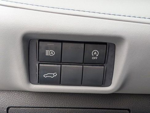 Used 2023 Toyota Highlander XLE AWD/4WD image 26