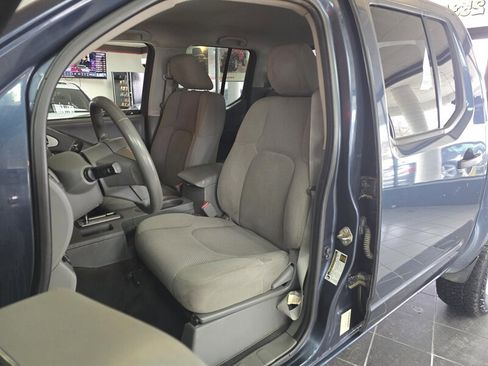 Used 2018 Nissan Frontier SV image 9