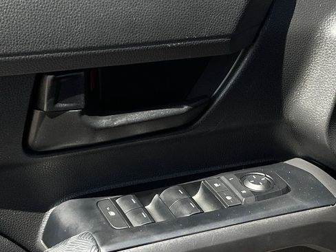 Used 2025 Toyota Tacoma SR5 AWD/4WD image 21