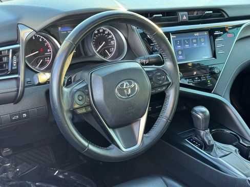 Used 2018 Toyota Camry SE w/ Moonroof Package image 19