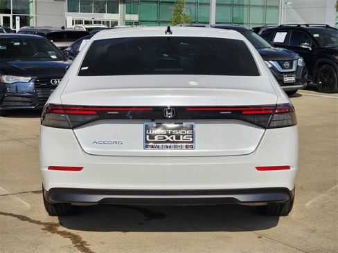 Used 2025 Honda Accord SE image 6