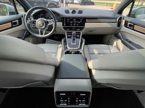 Used 2020 Porsche Cayenne AWD/4WD image 29