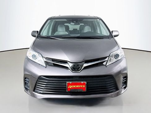 Used 2018 Toyota Sienna LE FWD image 2