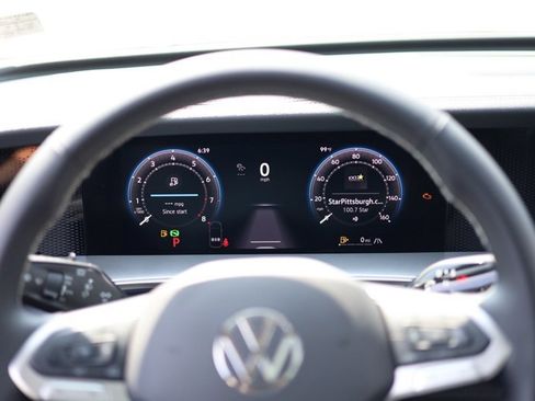 New 2025 Volkswagen Tiguan SE image 14