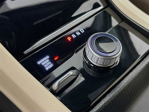 Used 2024 Jeep Grand Cherokee Limited image 17