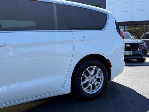 Used 2023 Chrysler Voyager LX FWD image 6