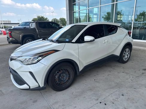 Used 2020 Toyota C-HR LE FWD image 1