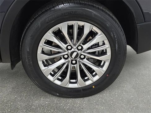 Certified 2025 Cadillac XT4 Premium Luxury image 29