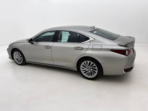 Used 2021 Lexus ES 300h w/ Luxury Package image 10
