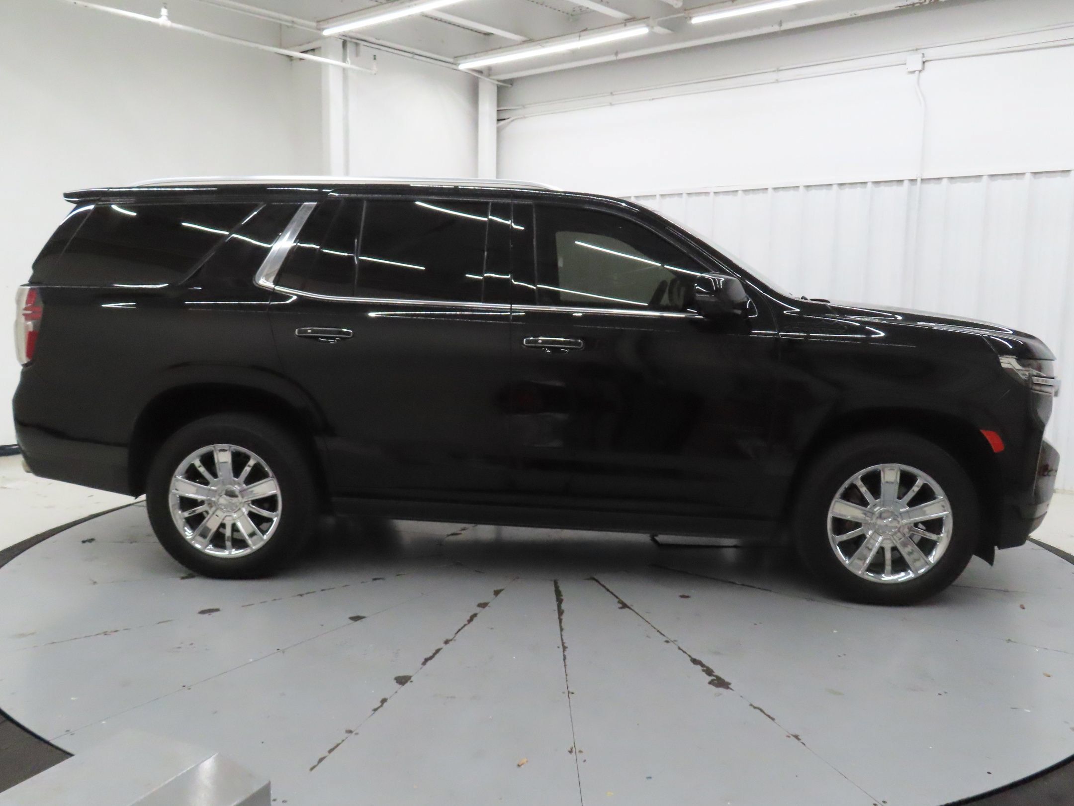 Used 2022 Chevrolet Tahoe High Country AWD/4WD image 2