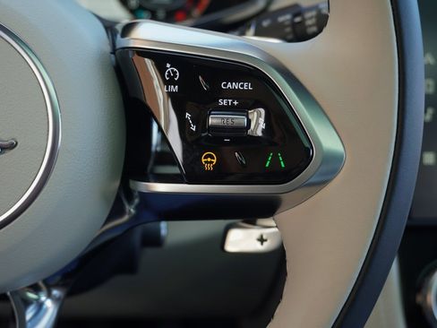 Used 2025 Jaguar F-PACE R-Dynamic S image 17