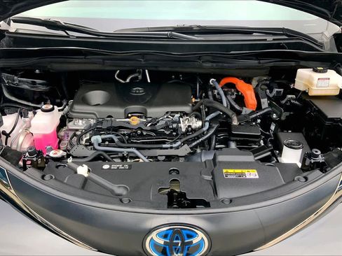 Used 2024 Toyota Sienna XLE Woodland Edition image 29