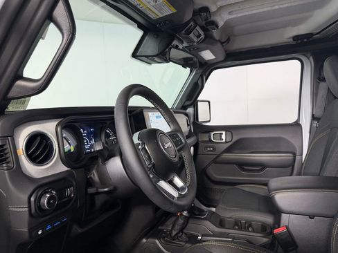 Used 2025 Jeep Wrangler Unlimited Sahara w/ Safety Group image 22