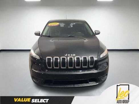 Used 2016 Jeep Cherokee Sport AWD/4WD image 9