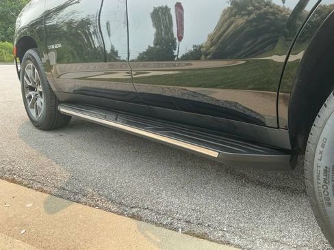 Used 2021 Chevrolet Tahoe LT w/ LT Signature Package AWD/4WD image 12