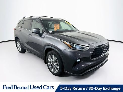 Used 2021 Toyota Highlander Limited AWD/4WD image 1