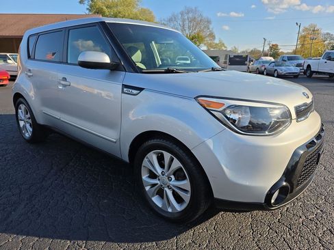 Used 2016 Kia Soul + image 18