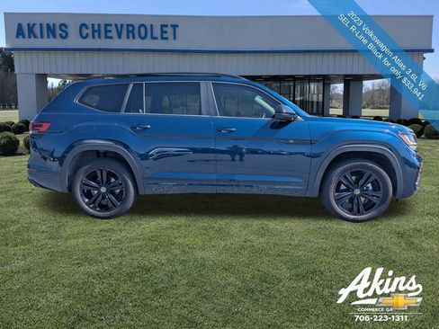 Used 2023 Volkswagen Atlas SEL R-Line AWD/4WD image 3