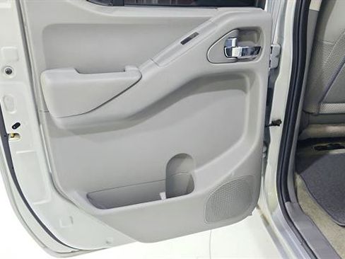 Used 2014 Nissan Frontier SV RWD image 19