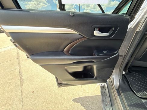 Used 2016 Toyota Highlander XLE AWD/4WD image 20