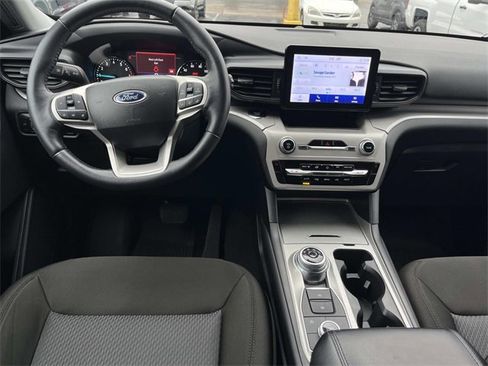 Used 2023 Ford Explorer XLT image 14