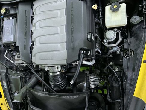 Used 2014 Chevrolet Corvette Stingray Coupe w/ Battery Protection Package RWD image 27