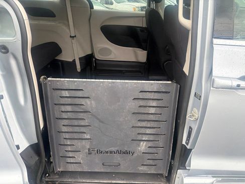 Used 2023 Chrysler Voyager LX FWD image 23