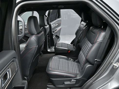 Used 2025 Ford Explorer ST-Line w/ Premium Package image 32