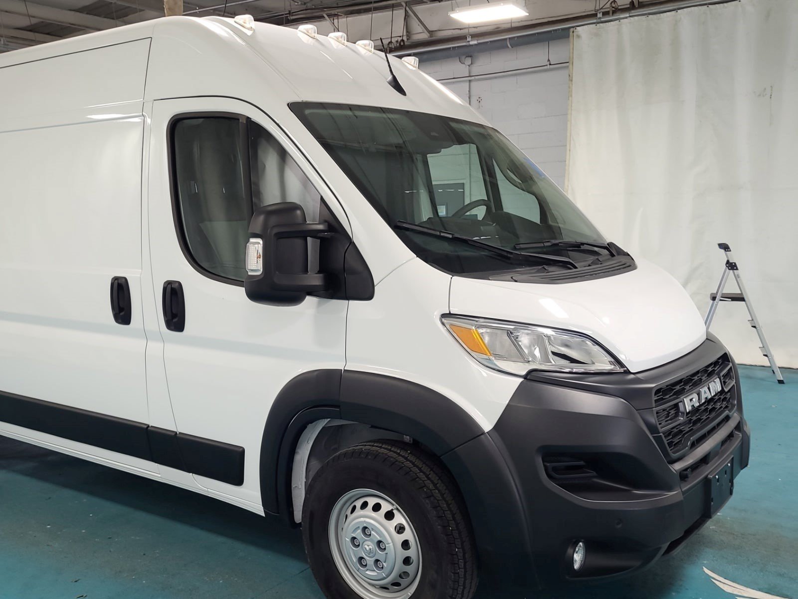 Used 2025 RAM ProMaster 2500 w/ Safety Group FWD image 2
