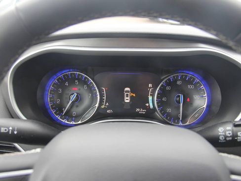 Used 2024 Chrysler Pacifica Touring-L FWD image 40