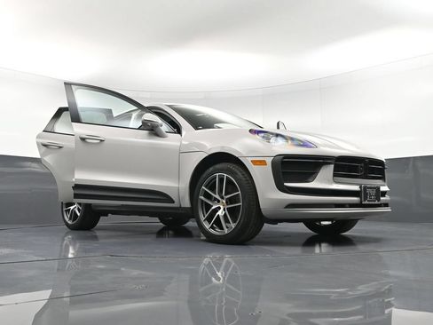 Certified 2023 Porsche Macan Turbo AWD/4WD image 36