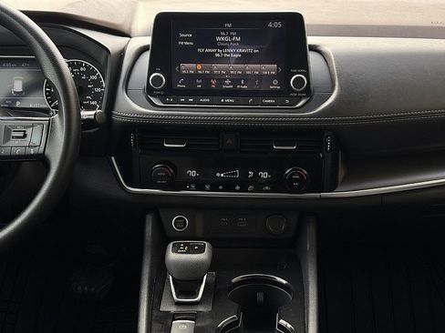 Used 2022 Nissan Rogue SV image 8