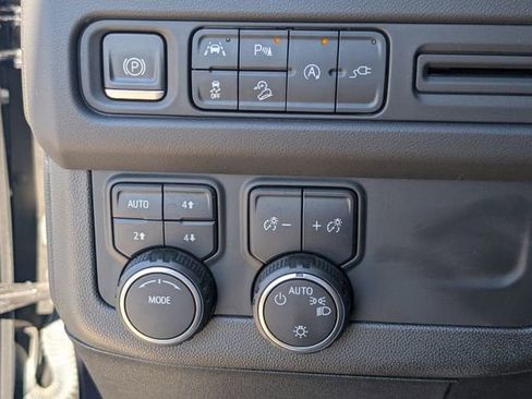 Used 2022 Chevrolet Suburban Premier image 22