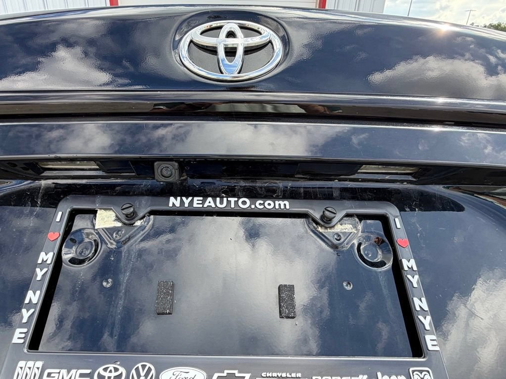 Used 2025 Toyota Corolla LE FWD image 38