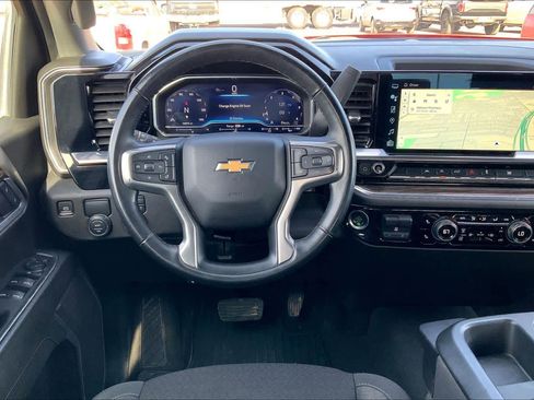 Used 2025 Chevrolet Silverado 1500 LT image 5