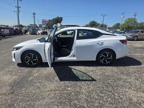 Used 2024 Nissan Sentra SV FWD image 9