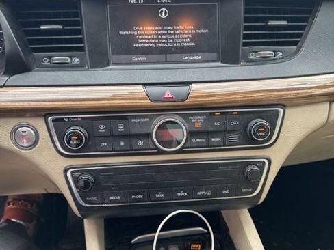 Used 2018 Kia Cadenza Premium image 6