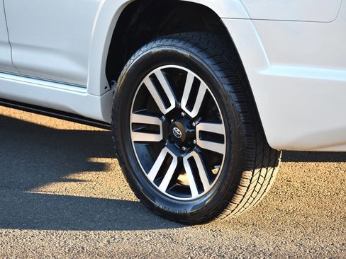 Used 2019 Toyota 4Runner Limited AWD 4dr SUV image 18