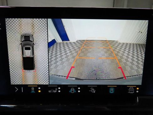 Used 2023 Chevrolet Silverado 1500 ZR2 w/ Technology Package image 16