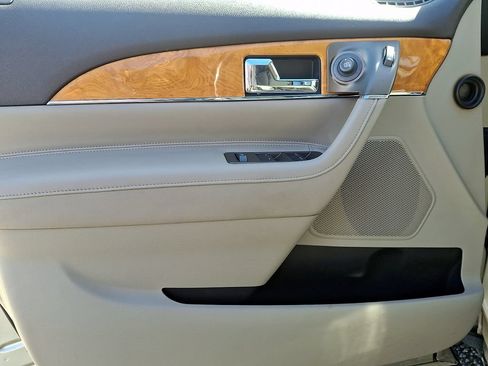 Used 2011 Lincoln MKX 2WD w/ 101A Rapid Spec Order Code image 11
