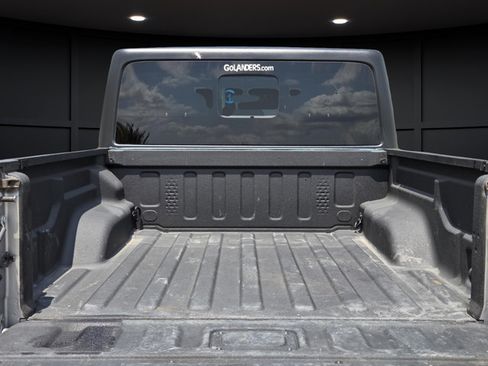 Certified 2020 Jeep Gladiator Overland AWD/4WD image 7