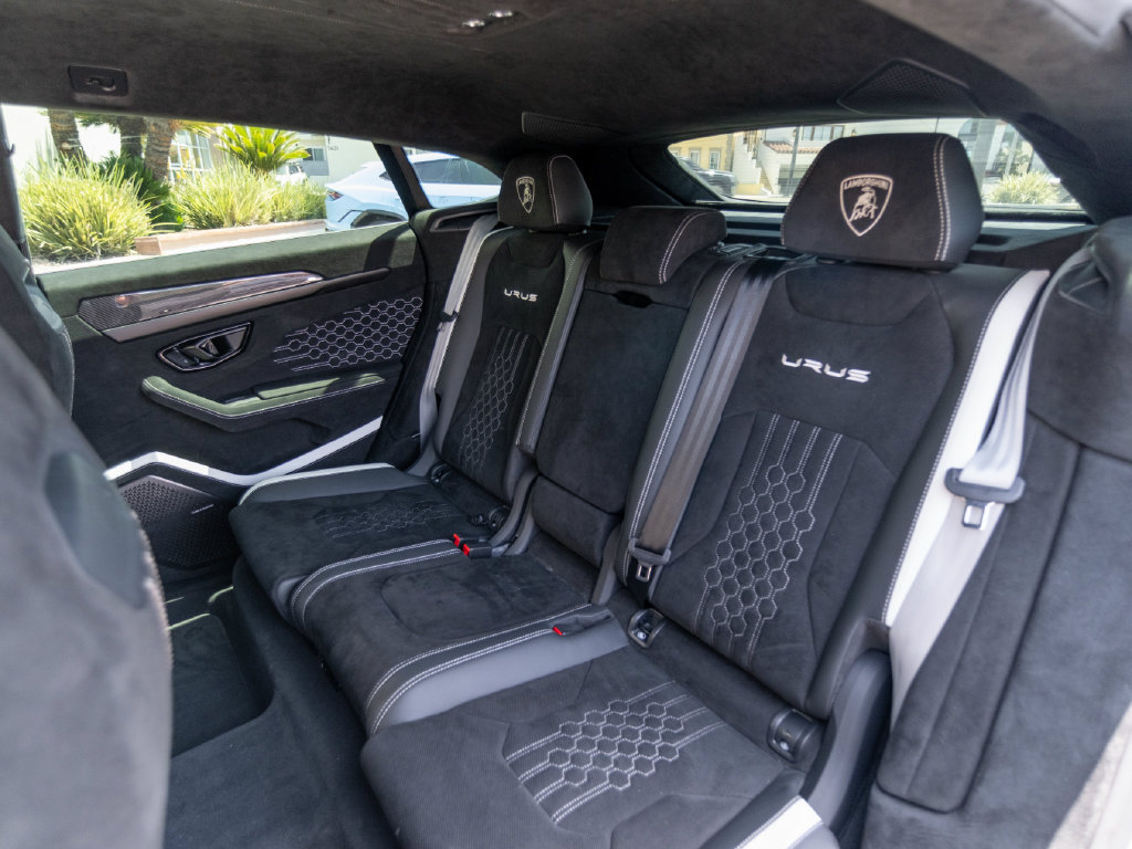 Used 2024 Lamborghini Urus Performante AWD/4WD image 6