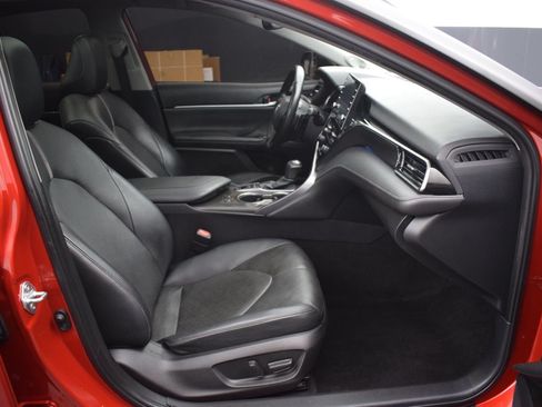 Used 2022 Toyota Camry XSE w/ Navigation Package FWD image 10