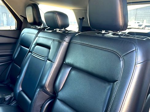 Used 2021 Ford Explorer XLT w/ Equipment Group 202A image 19