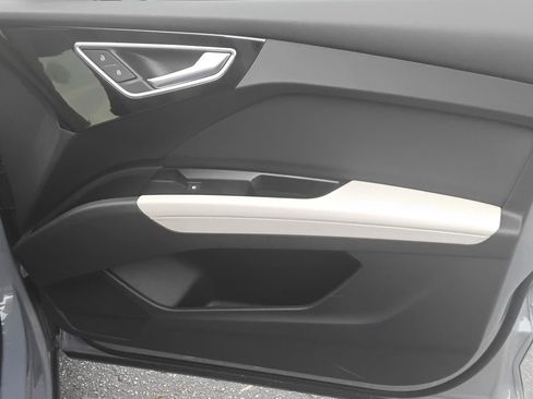 Used 2025 Audi Q4 e-tron Premium image 25