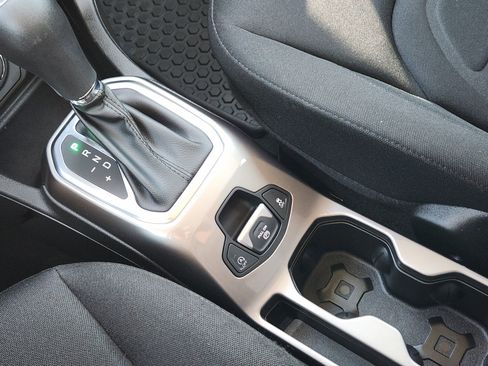 Used 2022 Jeep Renegade Latitude image 22