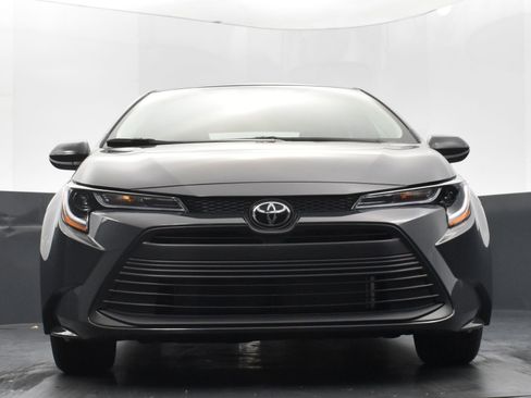Used 2025 Toyota Corolla LE image 43