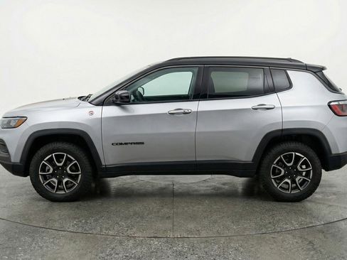 Used 2025 Jeep Compass Trailhawk AWD/4WD image 5
