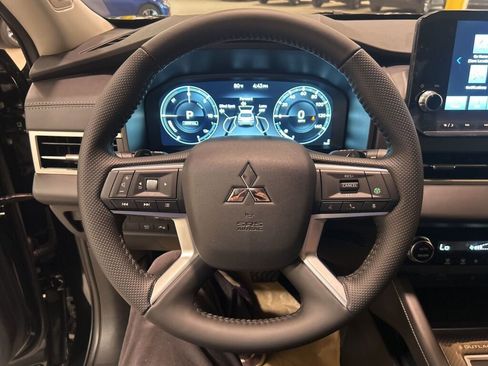 New 2025 Mitsubishi Outlander SE image 14